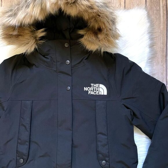 The North Face Women’s New Outerboroughs Parka - Picture 3 of 7